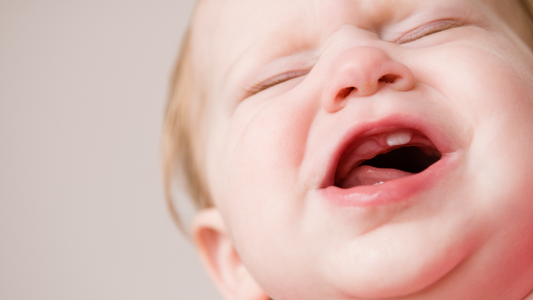 Bebeğinizin İlk Diş Çıkarma Dönemini Rahat Geçirmenin Yolları